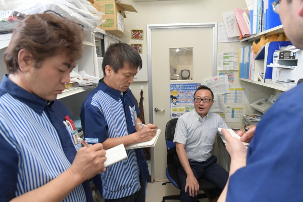 業務風景(店長会議)
